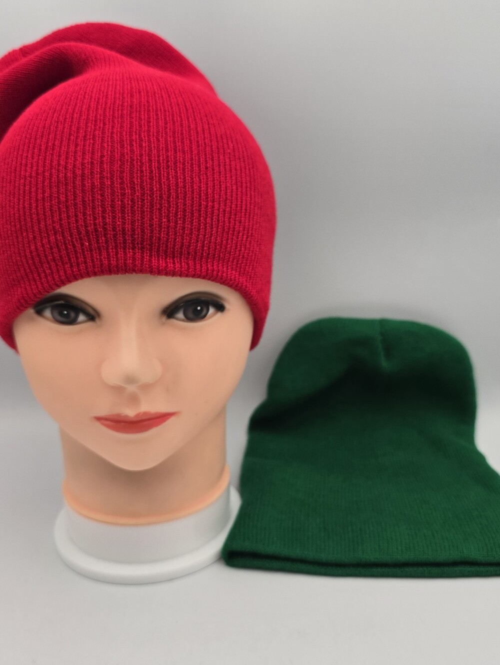 NWOT Unbranded 2 Pack Red & Green Solid Knit Acrylic Beanies